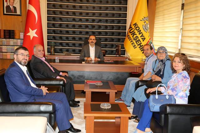 Altay'a ziyaretler sürüyor