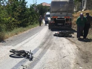 Motosiklet ile kamyon çarpıştı: 1 ölü, 1 yaralı