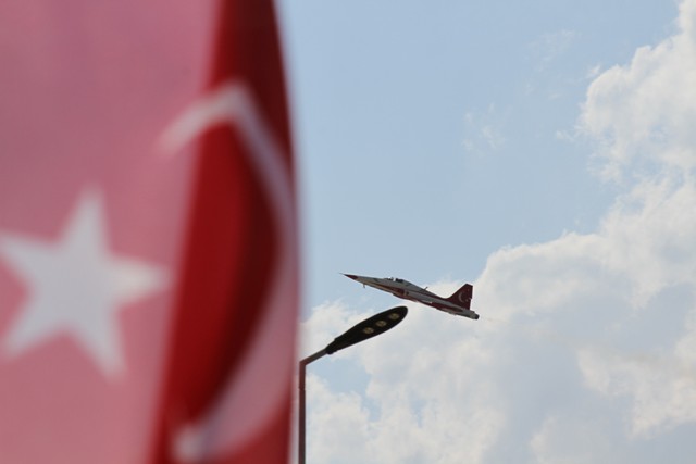 Türk Yıldızları’ndan Yalvaç’ta nefes kesen gösteri