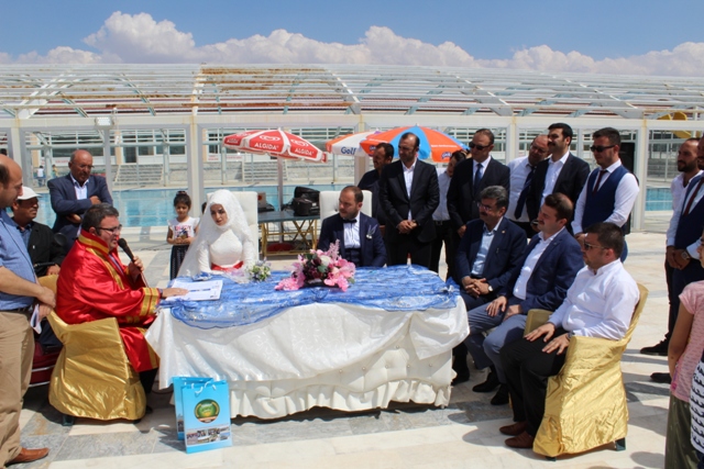 AK Parti Yunak ilçe teşkilatının mutlu günü