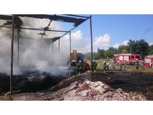 Tekirdağ'da askeri kışlanın deposunda yangın