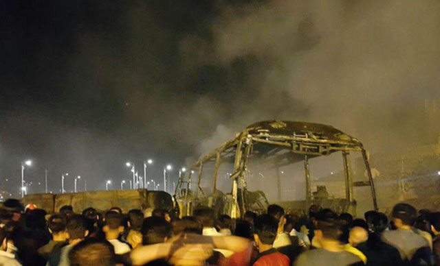 İran'da yakıt tankeri yolcu otobüsüyle çarpıştı: 13 ölü