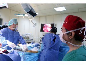 Baypas için damarı endoskopik yöntemle çıkardılar