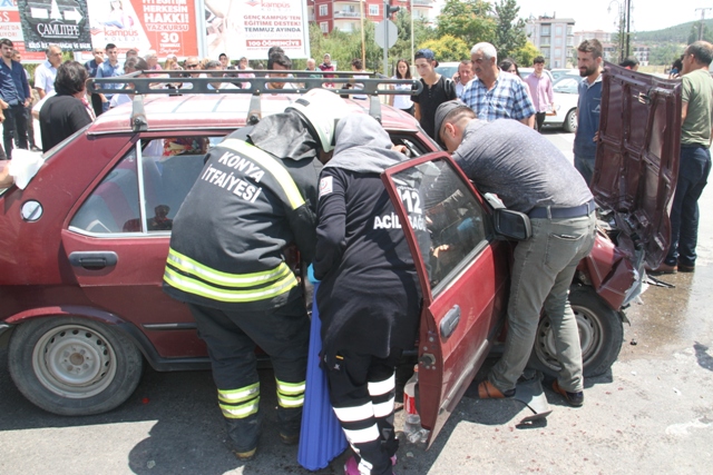 Beyşehir’de iki otomobil çarpıştı: 4 yaralı