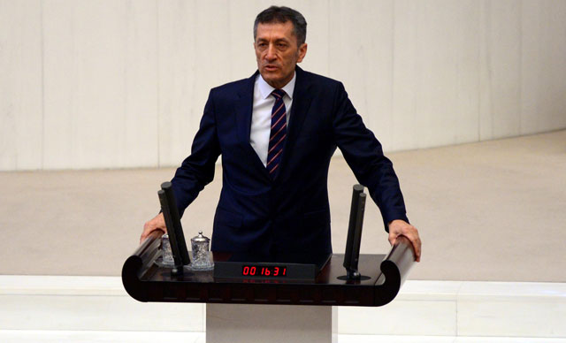 Yeni Bakan Ziya Selçuk'un takipçi sayısında rekor artış