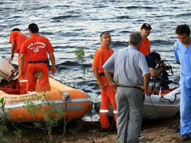 Ekipler helikopter enkazına ulaştı