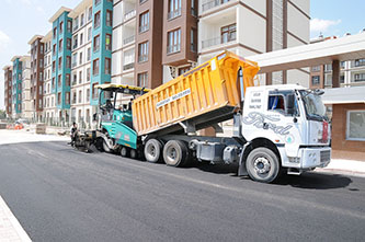 Asfalt işçilerine Başkan Hançerli'den teşekkür