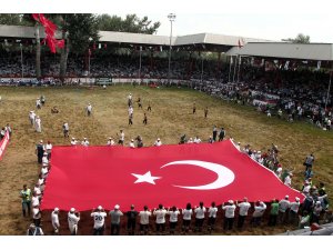 Kırkpınar Er Meydanı'nda Türk bayrağı gezdirildi