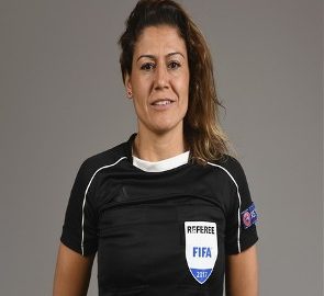 UEFA'dan Türk kadın hakeme görev