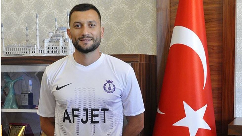 Afjet Afyonspor, Arnavut stoper Arapi'yi transfer etti