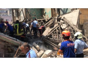 GÜNCELLEME - Mersin'de kullanılmayan bir bina çöktü