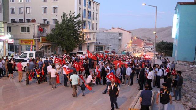 Yunak’ta şehitler anıldı