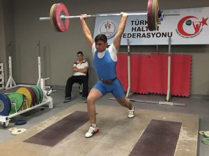 Halterciler 15 Temmuz için kaldırdı