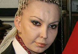 SİSİ KONUŞSA YER YERİNDEN OYNAR