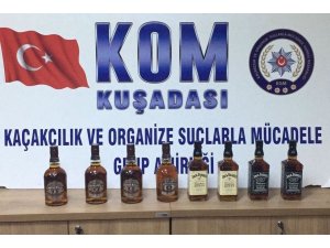 Şüphe üzerine durulan şahsın üzerinde 8 şişe kaçak içki yakalandı
