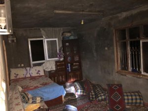 Kahta’da çıkan yangın evi kül etti