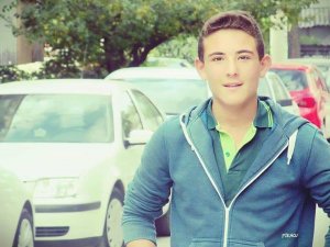 Lise öğrencisi annesizliği dayanamadı