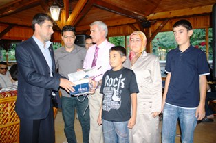 Görme engelli özağan yılın babası seçildi