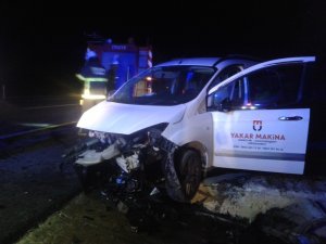 Hurdaya dönen araçta ağır yaralandı