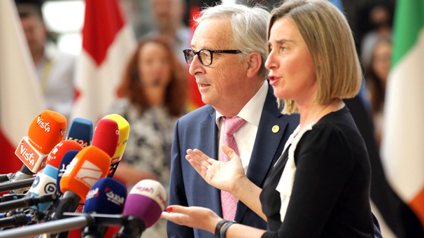 Rus komedyenlerden AB'nin üst düzey siyasetçilerine telefon şakası