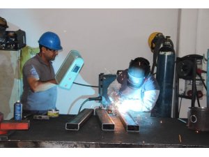 Sanayiye kadın eli değdi