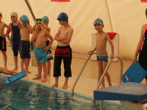 Yaz Spor Okullarında yüzme çalışmaları