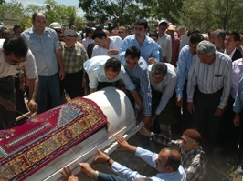 Konuk'un son yolculuğunda sevgi seli