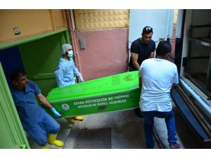 Tekne faciasında ölen göçmenlerin otopsileri yapılıyor