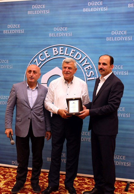 Başkan Karaosmanoğlu’ndan Altay’a ödül