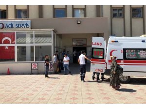 Traktör devrildi: 1 ölü, 1 yaralı