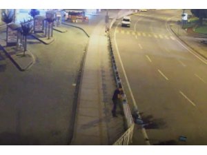 Yol kenarındaki saksıları tahrip eden şahsa gözaltı