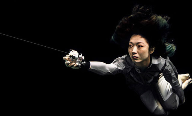 Örümcek adamın ağ atan eldiveni gerçek oldu