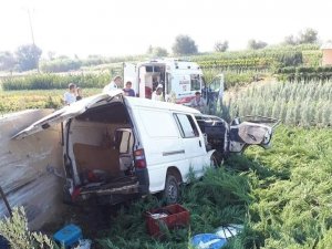 İşçileri taşıyan minibüs devrildi: 1 ölü, 3 yaralı