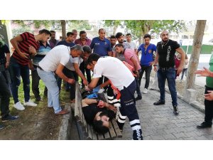 Oturduğu parkta tartıştığı kişilerce bıçaklandı