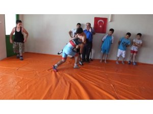 Balıkesir’de yaz spor okulları çocukları sporla buluşturdu