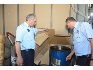 Dilovsası’nda 5.5 ton kaçak on numara yağ ele geçirildi