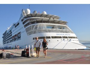 Turist gemilerinin gözdesi Kuşadası