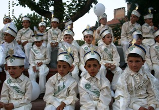 Ladik'te toplu sünnet şöleni