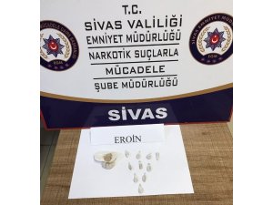 Afgan ve İran uyruklu şahıslar 7 kilo eroinle yakalandı