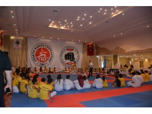 Karate’nin kalbi Denizli’de atıyor