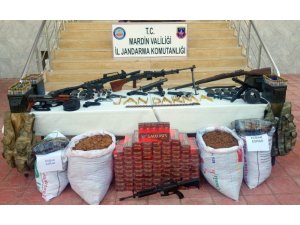 Jandarma ekiplerinin arama yaptığı 2 evde silah ve mühimmat ele geçirildi