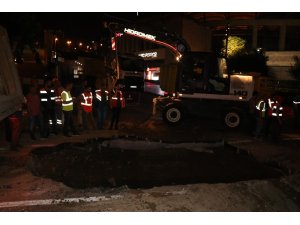Dolmabahçe’de çöken yol onarılıp yeniden trafiğe açıldı