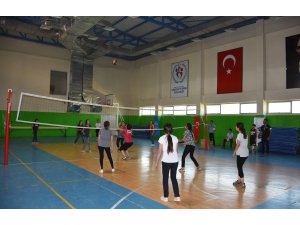 Sporculuğa ilk adımı yaz spor okullarında atıyorlar