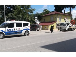 Motosiklet elektrik panosuna çarptı: 2 yaralı