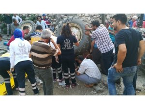 Takla atan traktörde sıkışan baba ve kızını Afad kurtardı