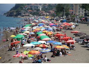 Akçakoca sahilleri güneyi aratmadı