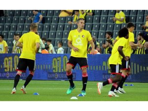 Tribünlerden Robin van Persie’ye destek
