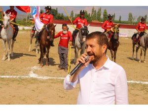 Atlı cirit müsabakaları nefes kesti