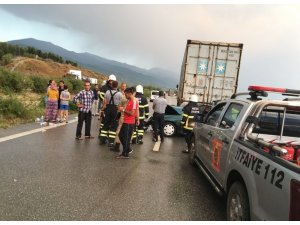 Hatay’da otomobil tıra çarptı: 3 ölü, 1 yaralı