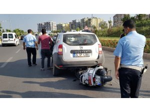 Otomobile arkadan çarpan motosikletli yaralandı